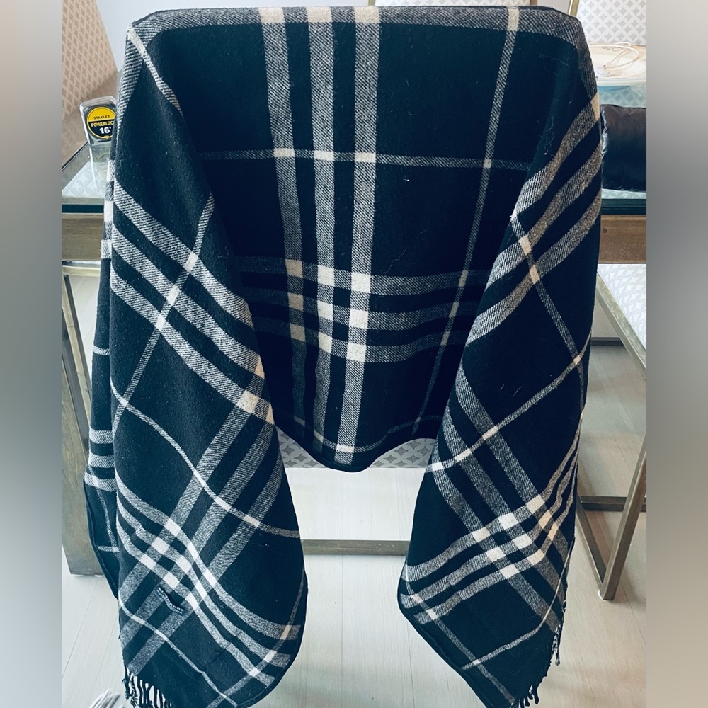Burberry shawl oversized scarf w pockets on black side.